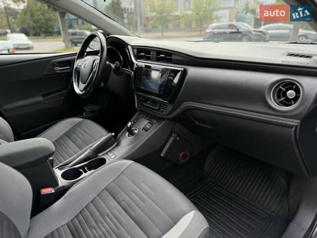 Черный Тойота Аурис, объемом двигателя 1.8 л и пробегом 165 тыс. км за 15500 $, фото 14 на Automoto.ua