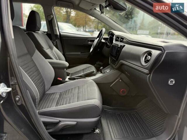 Черный Тойота Аурис, объемом двигателя 1.8 л и пробегом 165 тыс. км за 15500 $, фото 11 на Automoto.ua