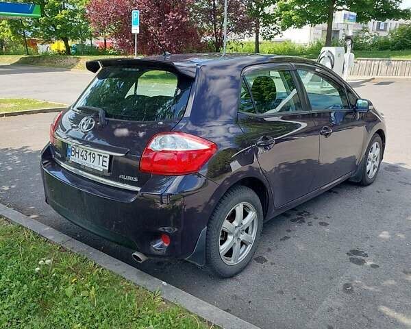 Фиолетовый Тойота Аурис, объемом двигателя 1.6 л и пробегом 157 тыс. км за 9900 $, фото 4 на Automoto.ua