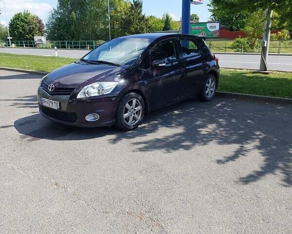 Фиолетовый Тойота Аурис, объемом двигателя 1.6 л и пробегом 157 тыс. км за 9900 $, фото 1 на Automoto.ua