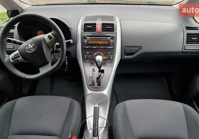 Фиолетовый Тойота Аурис, объемом двигателя 1.6 л и пробегом 192 тыс. км за 9500 $, фото 6 на Automoto.ua