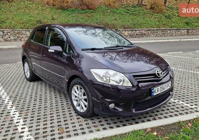 Фиолетовый Тойота Аурис, объемом двигателя 1.6 л и пробегом 192 тыс. км за 9500 $, фото 3 на Automoto.ua