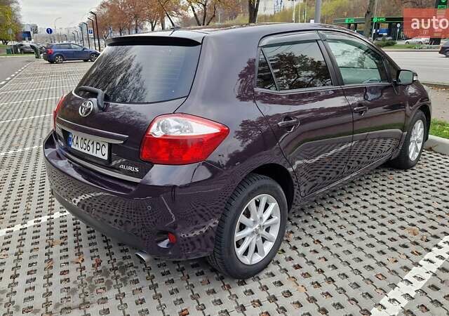 Фиолетовый Тойота Аурис, объемом двигателя 1.6 л и пробегом 192 тыс. км за 9500 $, фото 4 на Automoto.ua