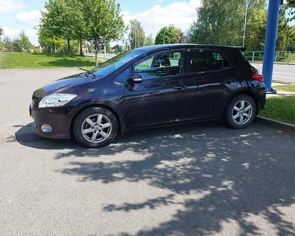 Фиолетовый Тойота Аурис, объемом двигателя 1.6 л и пробегом 157 тыс. км за 9900 $, фото 2 на Automoto.ua