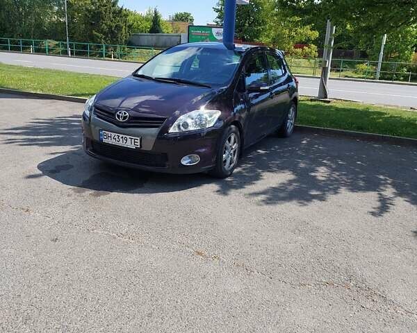 Фиолетовый Тойота Аурис, объемом двигателя 1.6 л и пробегом 157 тыс. км за 9900 $, фото 3 на Automoto.ua