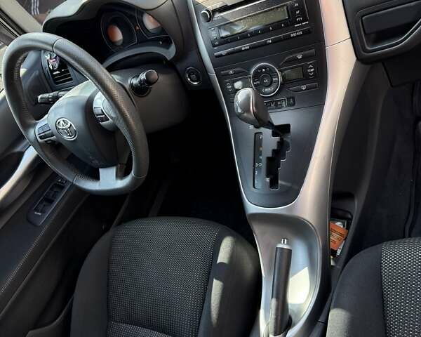 Фиолетовый Тойота Аурис, объемом двигателя 1.6 л и пробегом 146 тыс. км за 11000 $, фото 8 на Automoto.ua