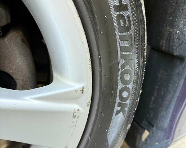 Фиолетовый Тойота Аурис, объемом двигателя 1.6 л и пробегом 146 тыс. км за 11000 $, фото 22 на Automoto.ua