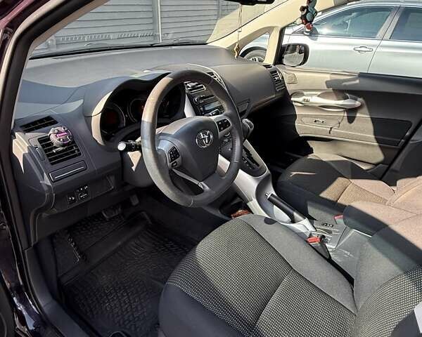 Фиолетовый Тойота Аурис, объемом двигателя 1.6 л и пробегом 146 тыс. км за 11000 $, фото 14 на Automoto.ua