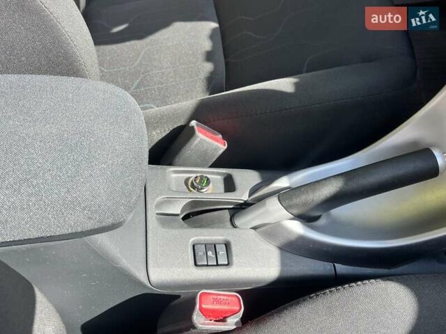 Фіолетовий Тойота Ауріс, об'ємом двигуна 1.6 л та пробігом 146 тис. км за 11500 $, фото 12 на Automoto.ua