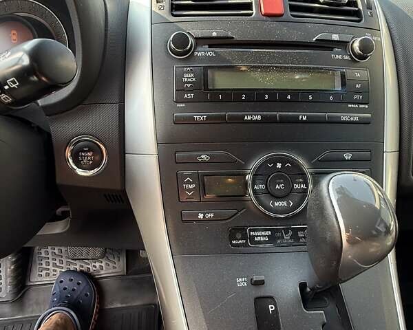 Фиолетовый Тойота Аурис, объемом двигателя 1.6 л и пробегом 146 тыс. км за 11000 $, фото 20 на Automoto.ua