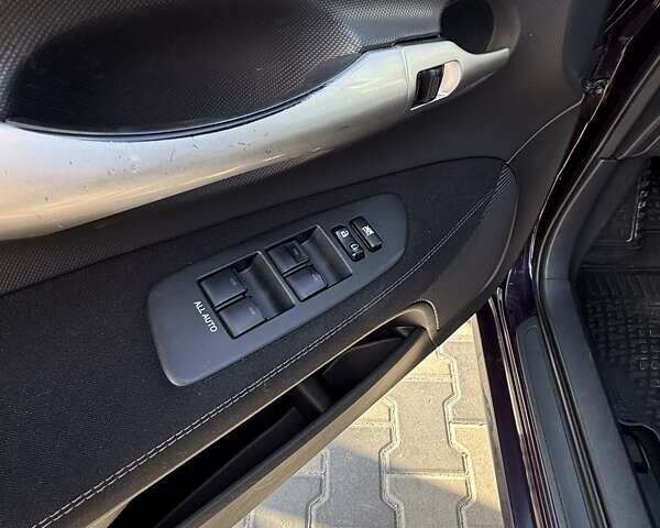 Фиолетовый Тойота Аурис, объемом двигателя 1.6 л и пробегом 146 тыс. км за 11000 $, фото 17 на Automoto.ua