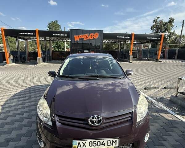 Фиолетовый Тойота Аурис, объемом двигателя 1.6 л и пробегом 146 тыс. км за 11000 $, фото 2 на Automoto.ua
