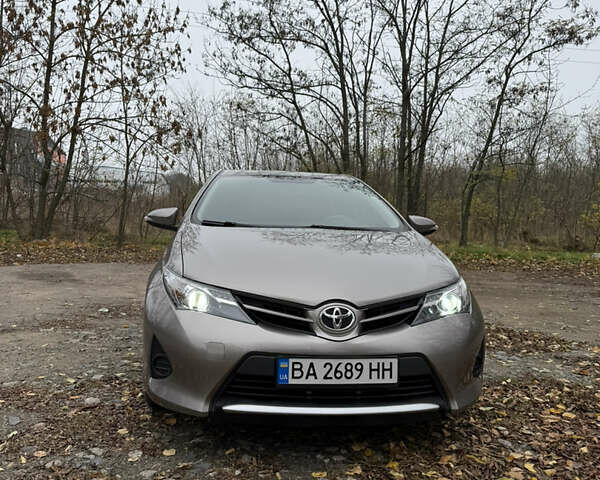 Коричневый Тойота Аурис, объемом двигателя 1.33 л и пробегом 105 тыс. км за 9800 $, фото 28 на Automoto.ua