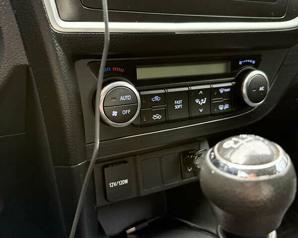 Коричневый Тойота Аурис, объемом двигателя 1.33 л и пробегом 105 тыс. км за 9800 $, фото 29 на Automoto.ua