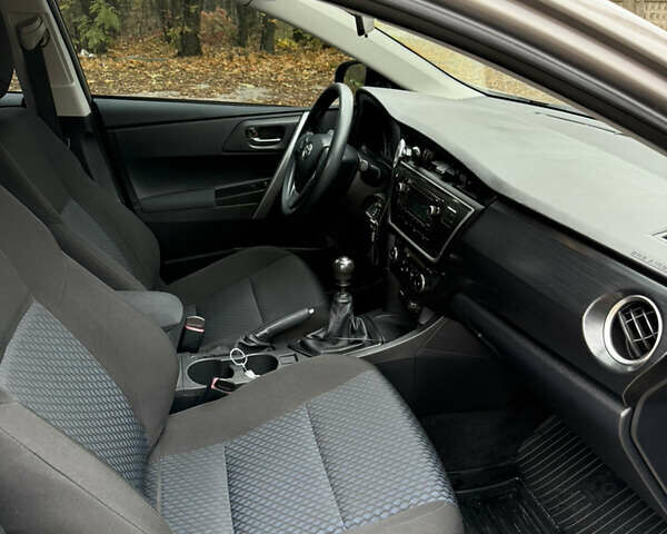 Коричневый Тойота Аурис, объемом двигателя 1.33 л и пробегом 105 тыс. км за 9800 $, фото 18 на Automoto.ua