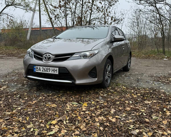 Коричневый Тойота Аурис, объемом двигателя 1.33 л и пробегом 105 тыс. км за 9800 $, фото 5 на Automoto.ua