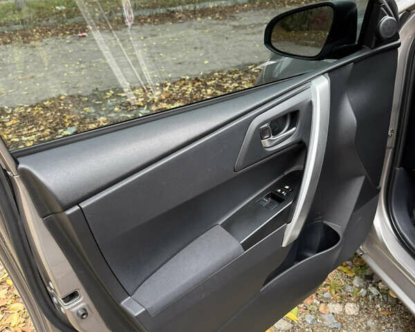 Коричневый Тойота Аурис, объемом двигателя 1.33 л и пробегом 105 тыс. км за 9800 $, фото 14 на Automoto.ua