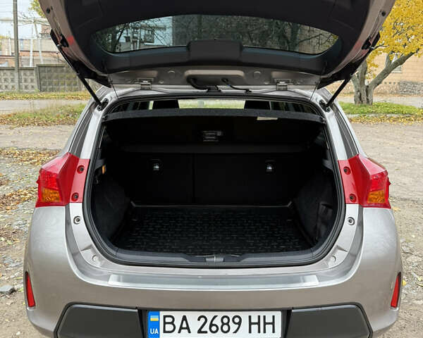 Коричневый Тойота Аурис, объемом двигателя 1.33 л и пробегом 105 тыс. км за 9800 $, фото 13 на Automoto.ua