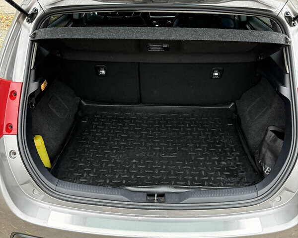 Коричневый Тойота Аурис, объемом двигателя 1.33 л и пробегом 105 тыс. км за 9800 $, фото 16 на Automoto.ua