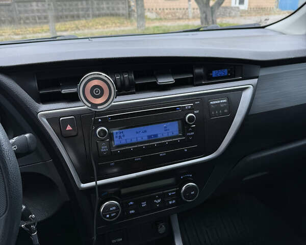 Коричневый Тойота Аурис, объемом двигателя 1.33 л и пробегом 105 тыс. км за 9800 $, фото 10 на Automoto.ua