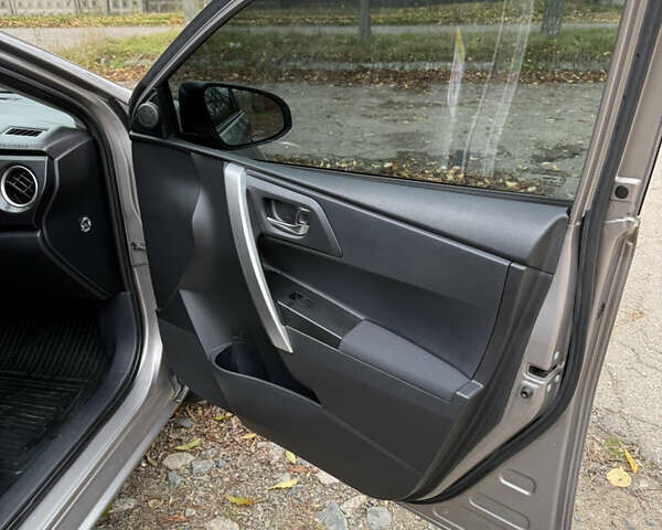 Коричневый Тойота Аурис, объемом двигателя 1.33 л и пробегом 105 тыс. км за 9800 $, фото 19 на Automoto.ua