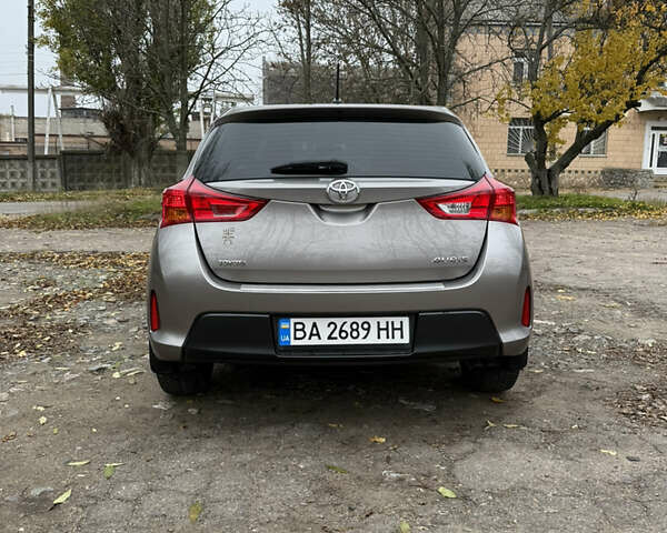 Коричневый Тойота Аурис, объемом двигателя 1.33 л и пробегом 105 тыс. км за 9800 $, фото 25 на Automoto.ua