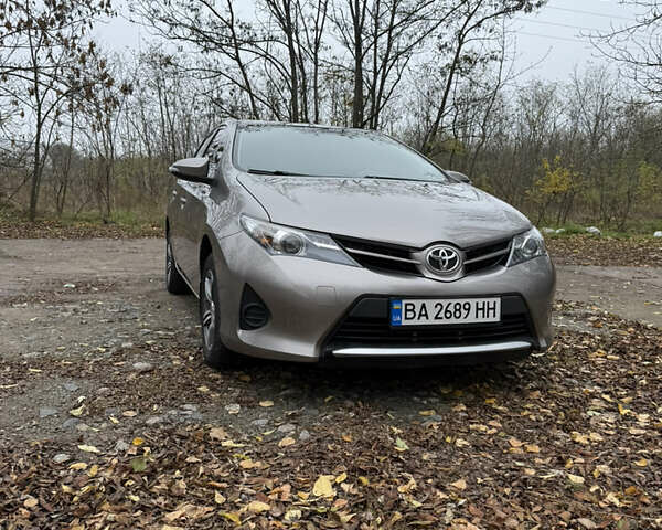 Коричневый Тойота Аурис, объемом двигателя 1.33 л и пробегом 105 тыс. км за 9800 $, фото 4 на Automoto.ua