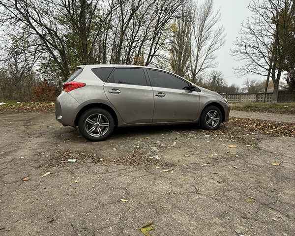 Коричневый Тойота Аурис, объемом двигателя 1.33 л и пробегом 105 тыс. км за 9800 $, фото 22 на Automoto.ua