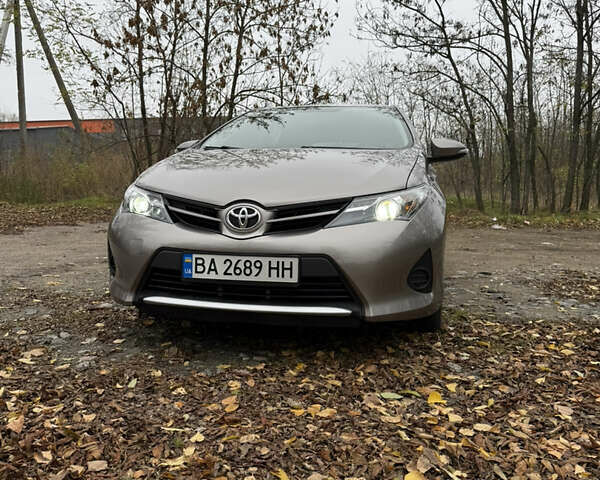 Коричневый Тойота Аурис, объемом двигателя 1.33 л и пробегом 105 тыс. км за 9800 $, фото 9 на Automoto.ua