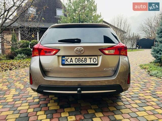 Коричневий Тойота Ауріс, об'ємом двигуна 1.36 л та пробігом 196 тис. км за 8999 $, фото 6 на Automoto.ua