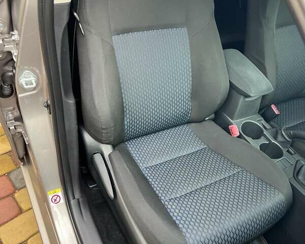 Коричневий Тойота Ауріс, об'ємом двигуна 1.36 л та пробігом 196 тис. км за 8999 $, фото 36 на Automoto.ua