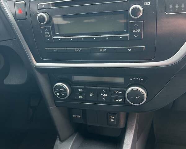 Коричневий Тойота Ауріс, об'ємом двигуна 1.36 л та пробігом 196 тис. км за 8999 $, фото 29 на Automoto.ua