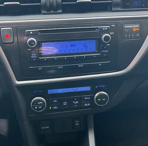 Коричневий Тойота Ауріс, об'ємом двигуна 1.36 л та пробігом 196 тис. км за 8999 $, фото 30 на Automoto.ua