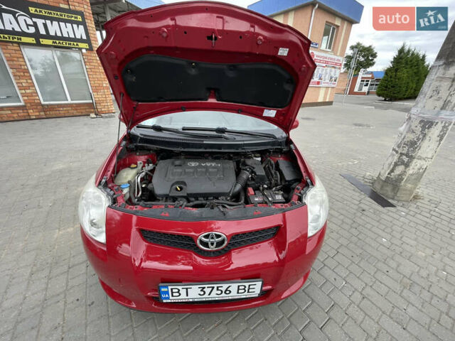 Красный Тойота Аурис, объемом двигателя 1.6 л и пробегом 200 тыс. км за 6300 $, фото 17 на Automoto.ua