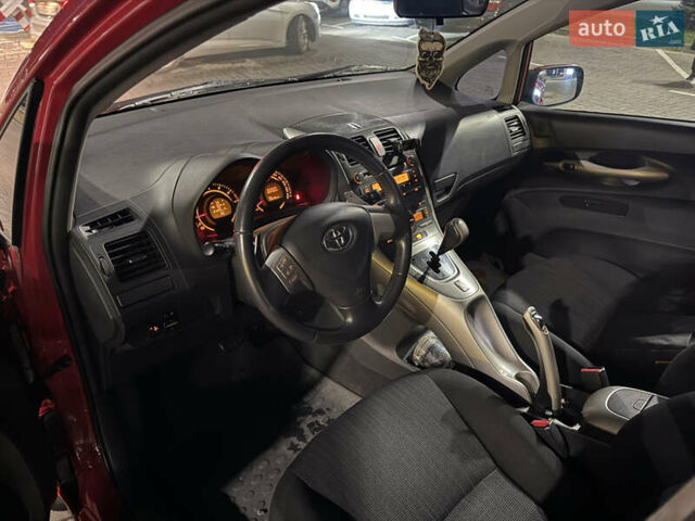 Красный Тойота Аурис, объемом двигателя 1.6 л и пробегом 206 тыс. км за 7150 $, фото 12 на Automoto.ua