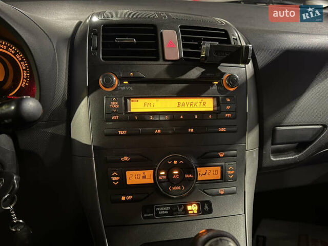 Красный Тойота Аурис, объемом двигателя 1.6 л и пробегом 206 тыс. км за 7150 $, фото 8 на Automoto.ua