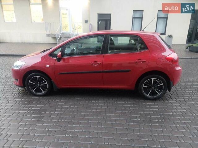 Красный Тойота Аурис, объемом двигателя 1.6 л и пробегом 134 тыс. км за 6999 $, фото 1 на Automoto.ua