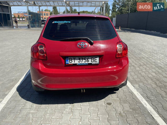 Червоний Тойота Ауріс, об'ємом двигуна 1.6 л та пробігом 200 тис. км за 6300 $, фото 1 на Automoto.ua
