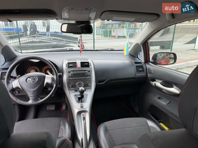 Красный Тойота Аурис, объемом двигателя 1.6 л и пробегом 186 тыс. км за 6900 $, фото 3 на Automoto.ua