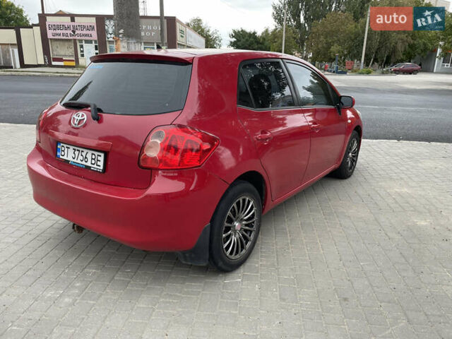 Красный Тойота Аурис, объемом двигателя 1.6 л и пробегом 200 тыс. км за 6300 $, фото 3 на Automoto.ua