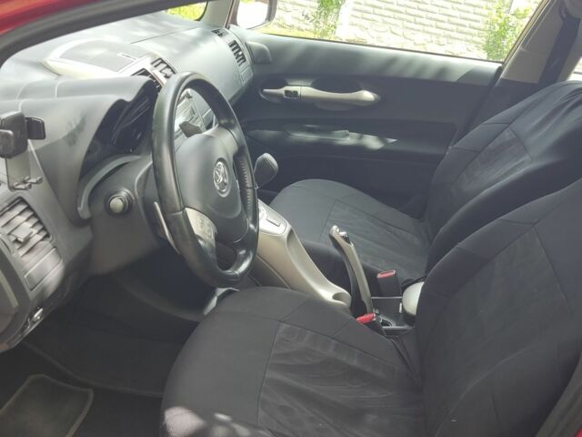 Красный Тойота Аурис, объемом двигателя 1.6 л и пробегом 155 тыс. км за 6900 $, фото 7 на Automoto.ua