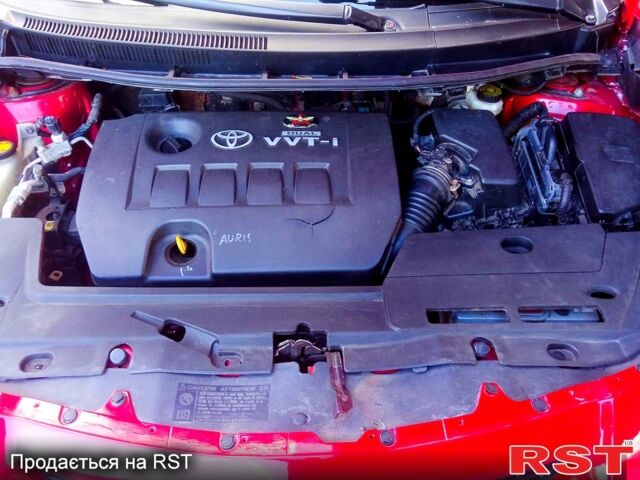 Красный Тойота Аурис, объемом двигателя 1.6 л и пробегом 152 тыс. км за 5999 $, фото 2 на Automoto.ua
