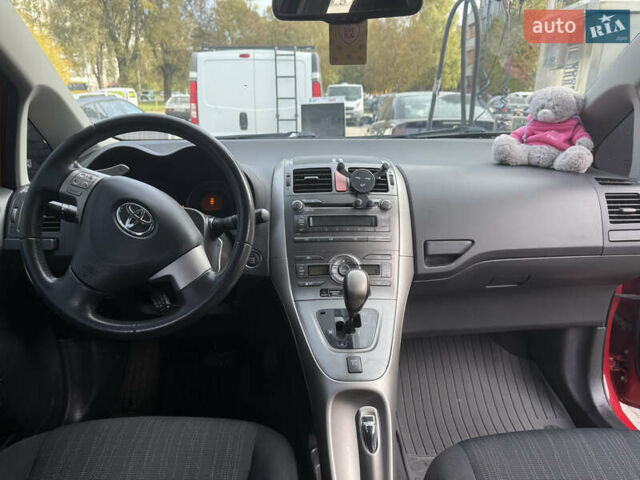 Красный Тойота Аурис, объемом двигателя 1.6 л и пробегом 109 тыс. км за 7300 $, фото 8 на Automoto.ua