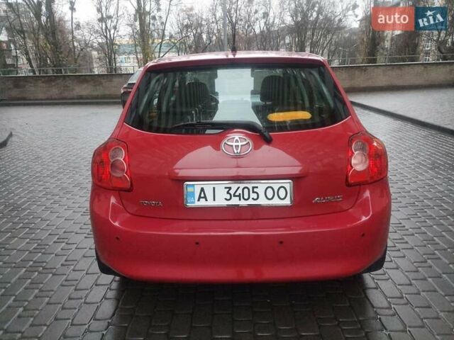 Красный Тойота Аурис, объемом двигателя 1.6 л и пробегом 134 тыс. км за 6999 $, фото 3 на Automoto.ua