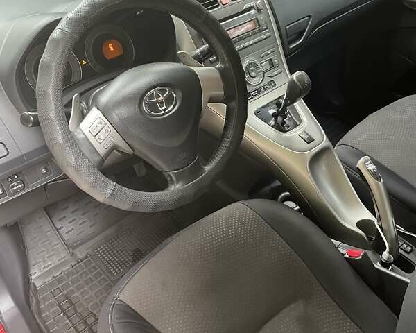 Красный Тойота Аурис, объемом двигателя 1.6 л и пробегом 313 тыс. км за 5300 $, фото 10 на Automoto.ua