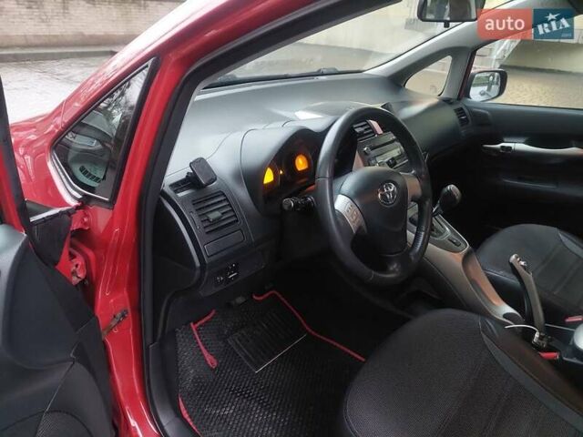 Красный Тойота Аурис, объемом двигателя 1.6 л и пробегом 134 тыс. км за 6499 $, фото 15 на Automoto.ua