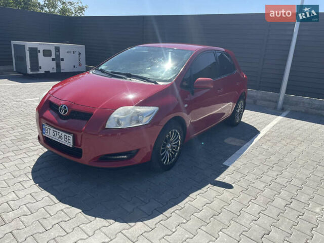 Червоний Тойота Ауріс, об'ємом двигуна 1.6 л та пробігом 200 тис. км за 6300 $, фото 4 на Automoto.ua