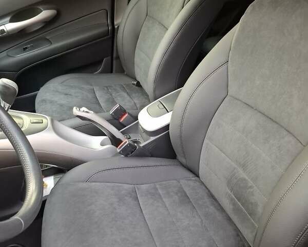 Красный Тойота Аурис, объемом двигателя 1.6 л и пробегом 196 тыс. км за 6800 $, фото 4 на Automoto.ua