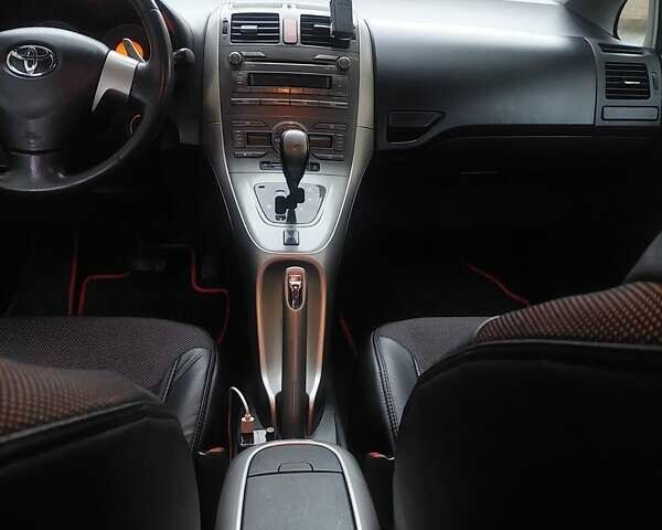 Красный Тойота Аурис, объемом двигателя 1.6 л и пробегом 134 тыс. км за 6499 $, фото 20 на Automoto.ua