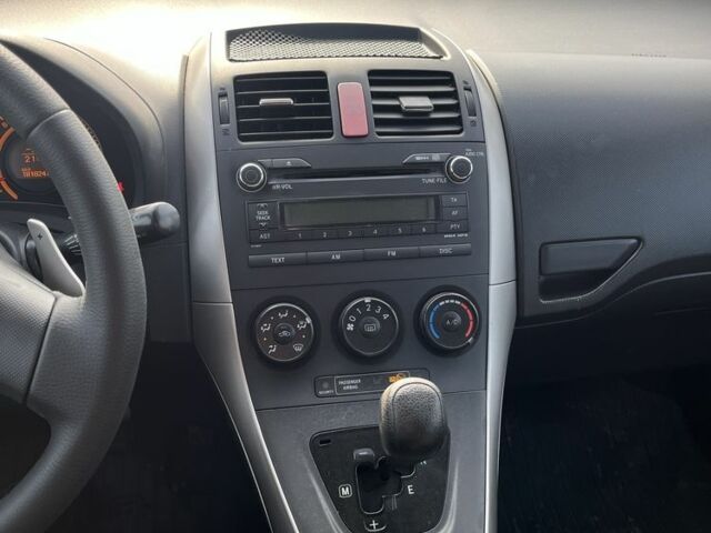 Красный Тойота Аурис, объемом двигателя 1.6 л и пробегом 182 тыс. км за 6300 $, фото 7 на Automoto.ua